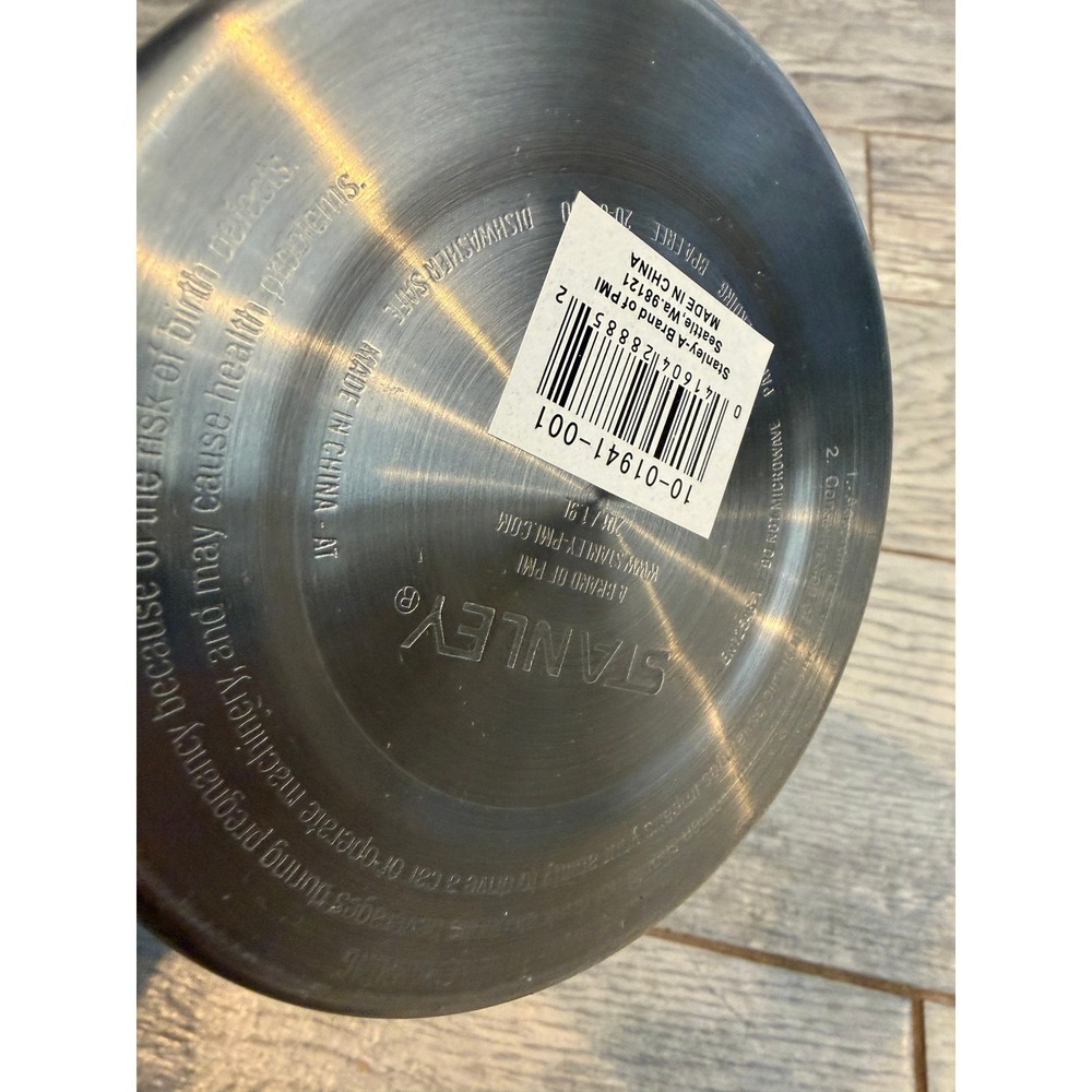 Stanley Classic Vacuum Growler 64 oz Hammertone Stainless Steel 1.9L Easy Pour - Picture 5 of 11